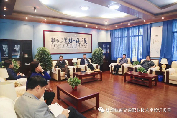 校園美麗，特色凸顯------株洲市教科院書記曾立明一行三人來我校調(diào)研指導(dǎo)