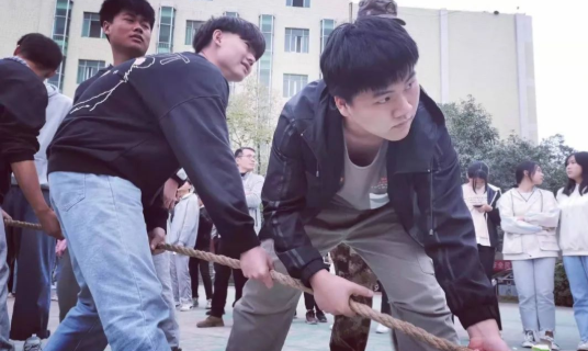 齊心協(xié)力，“繩”彩飛揚-我校舉行拔河比賽