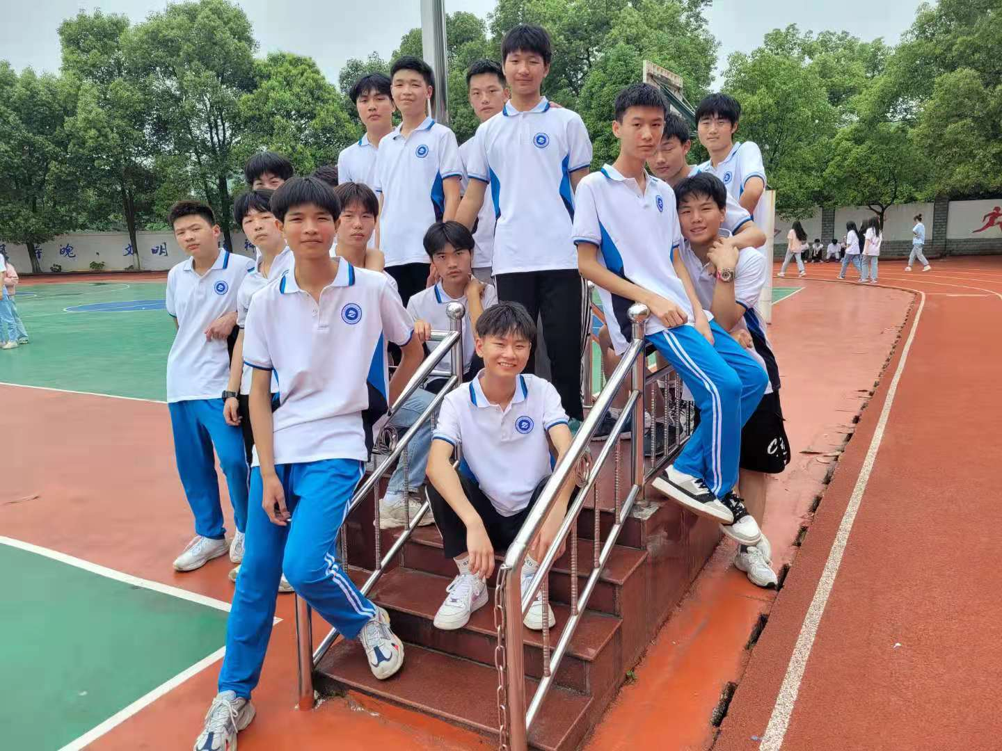 陽(yáng)光，帥氣的株軌少年郎