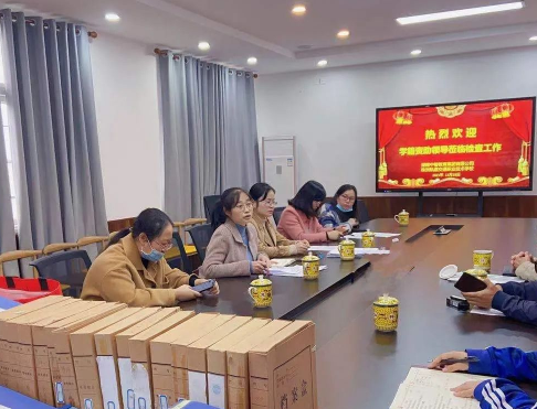 市教育局一行來我校進行學(xué)籍資助專項督查