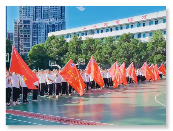 “株軌驕子，鏗鏘追夢(mèng)-我們?yōu)榱烁淖兌鴣?lái)！”2022級(jí)新生創(chuàng)變營(yíng)開(kāi)營(yíng)儀式